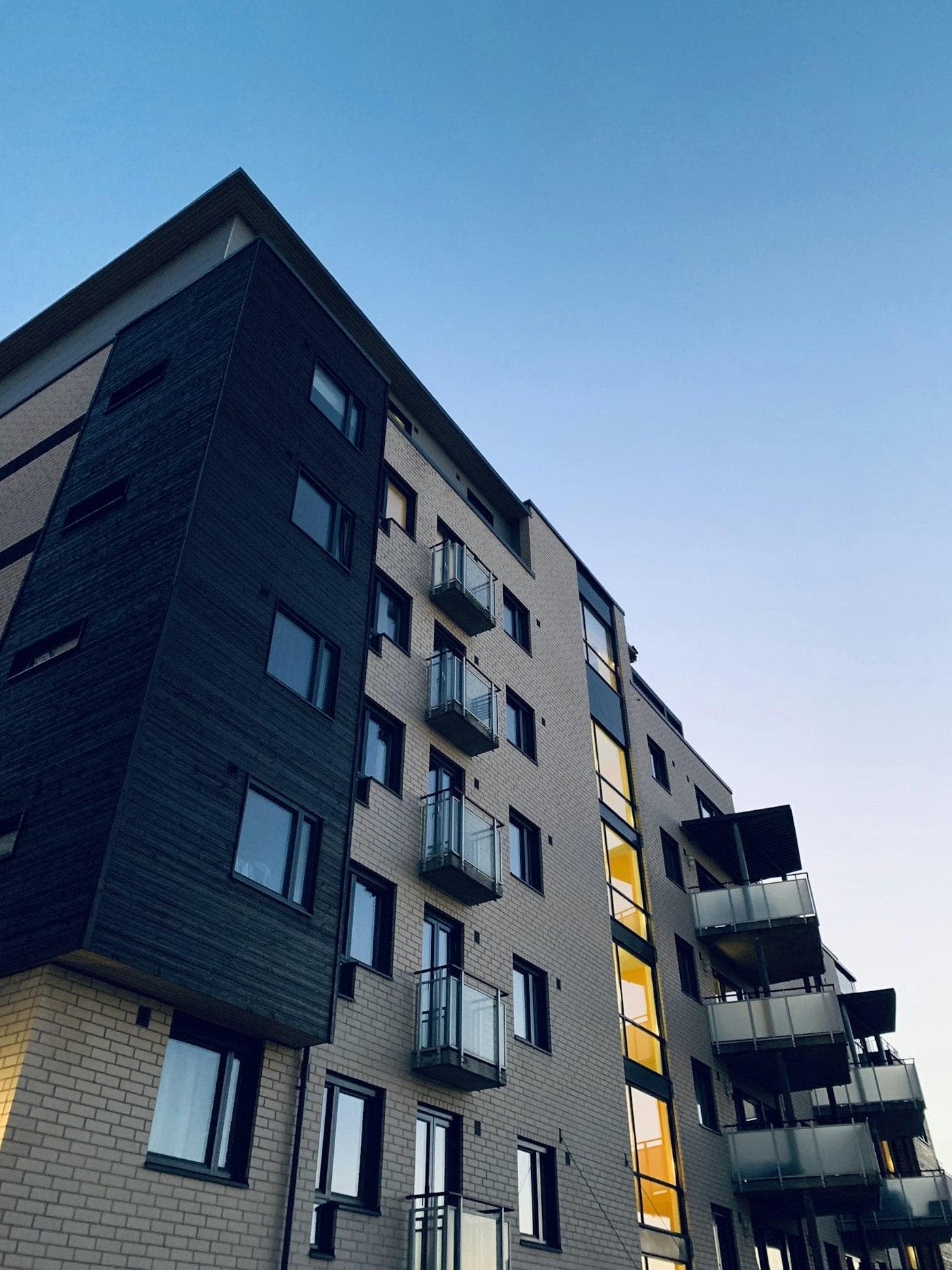 صورة توضيحية لعمارة سكنية حديثة